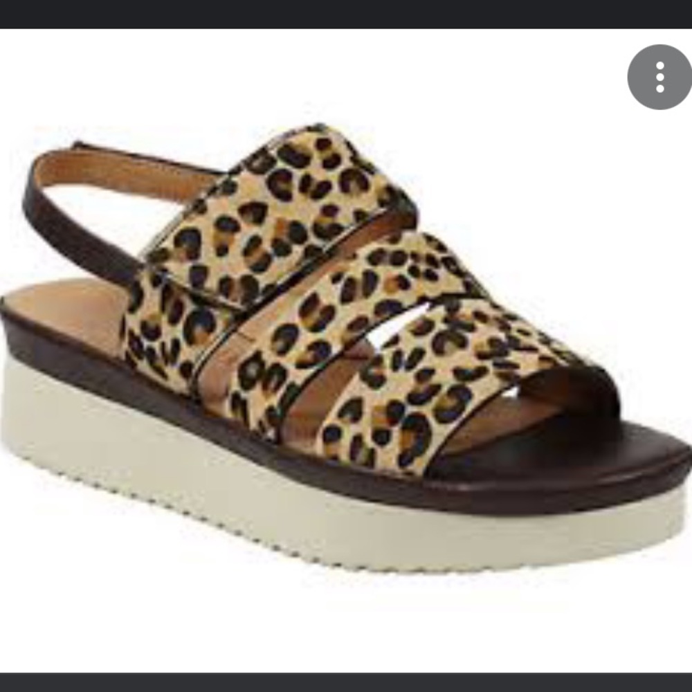 Like new L’amour Des Pieds leopard Sandals